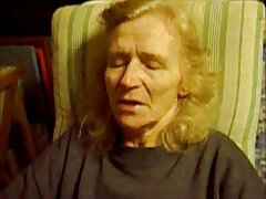 La pequeña puta Maia tiene un sexgratis atractivo trío con su amiga