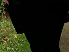 Rubia flaca haciendo tijeras con su novia follando por el ano burbujeante
