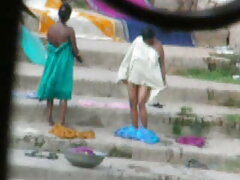Aventuras sexuales junto a la xxx triple penetración piscina con una novia juguetona