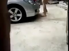 Mia Khalifa se aceita el cuerpo junto a la piscina sexoanalgratis