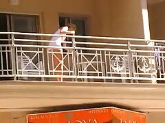 Tetona chupando la polla videos de chicas xxx de un guapo ladrón
